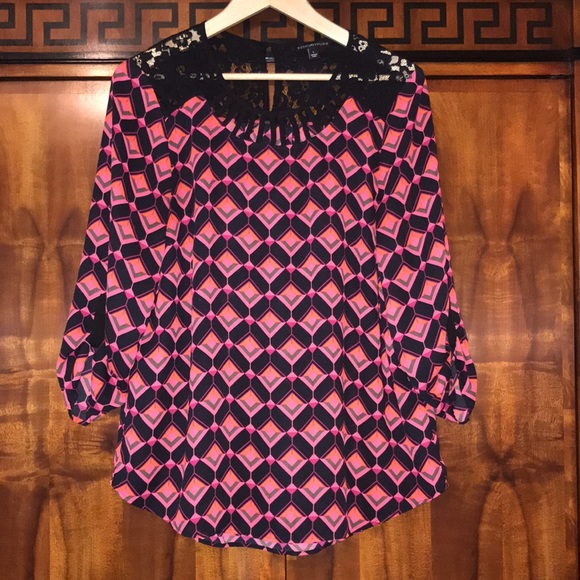 Signature Studio Tops - Signature Studio Women’s blouse Size L has 3/4 sleeve in great condition